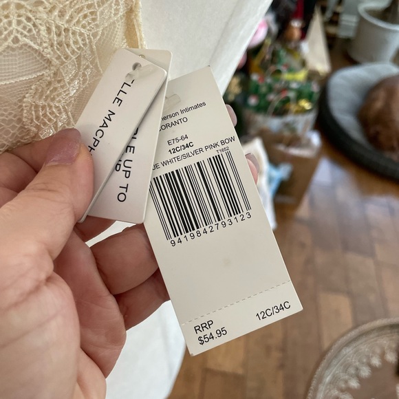 Lace Underwire Bra in Beige - Picture 5 of 8